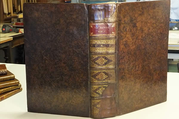 Conservation et restauration d'un livre ancien du 17ème siècle