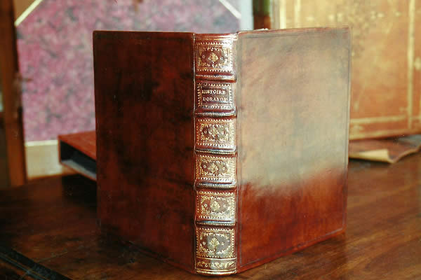 Restauration d'un livre ancien du 18ème siècle
